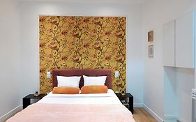 Modern Renovated Studio With A Touch Of Gilded Glamour Central Paris
